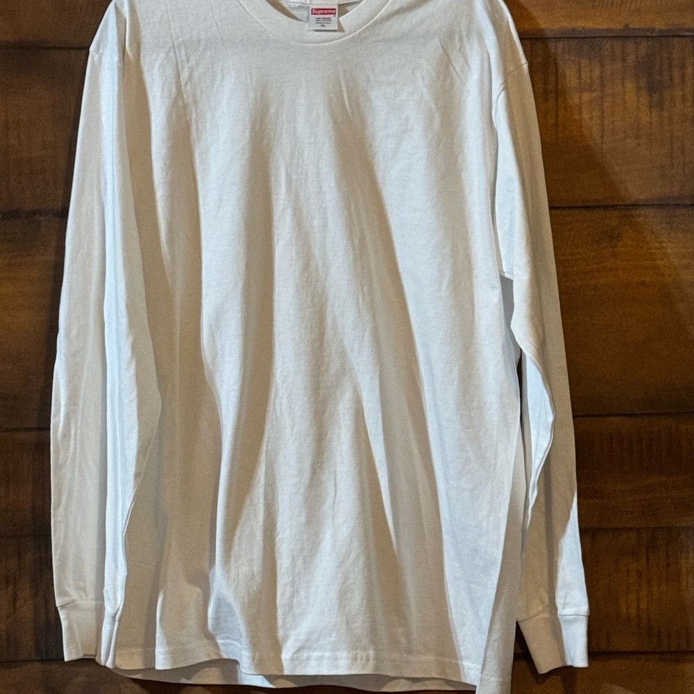 NWOT Supreme Men’s Blank Tee